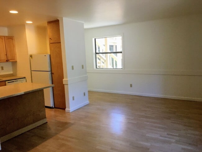 Building Photo - Pinebrook #5