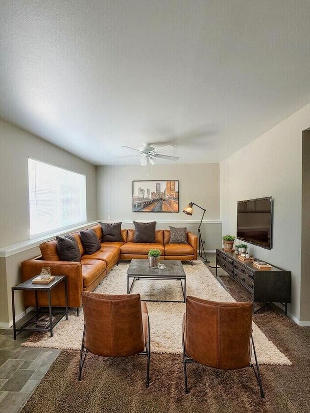 Foto principal - Cozy 2-Bedroom Upper-Level Home in Brookwo...