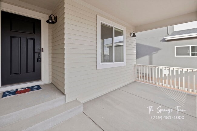 Building Photo - Luxury 5-Bedroom Home in the Award-Winning...