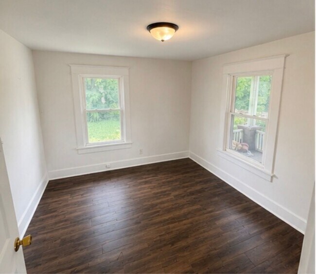 Foto del edificio - 2512 Fox Bridge Rd