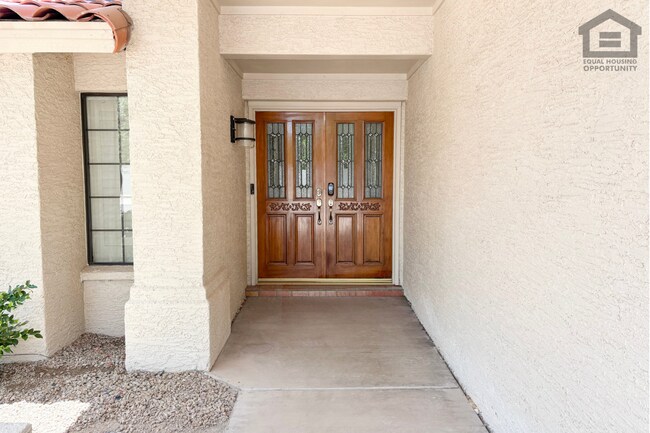 Foto del edificio - 3Bed/2Bath Furnished Home w/Stunning Backyard! Ready for Immediate Move-In! – NO HOA! POOL!