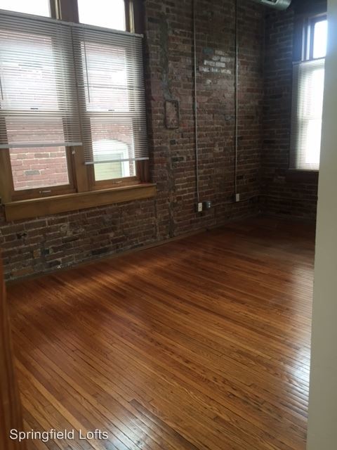 Building Photo - 212 W McDaniel St