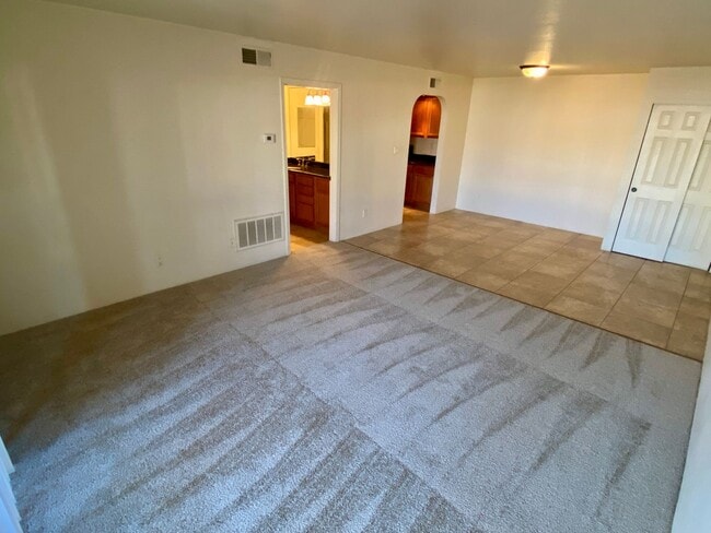 Foto del edificio - Upgraded Condo near Oldtown