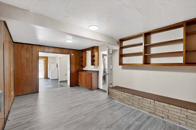 Building Photo - NE House 3/bd 1.75/ba 1/cg