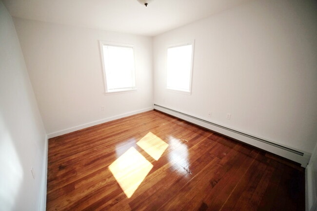 Building Photo - 22 8th St