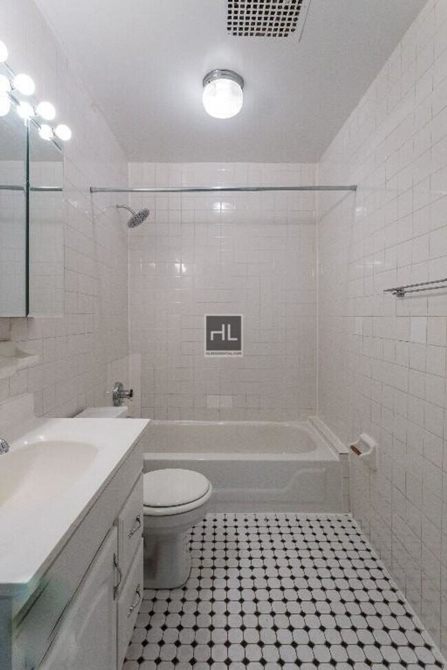 Foto del edificio - E 75TH ST.