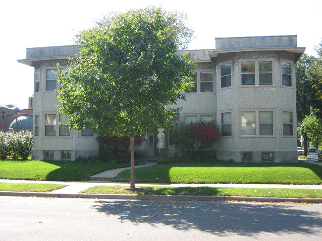 Building Photo - 518 4th St NE