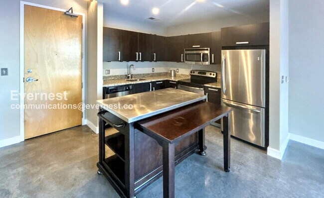 Foto del edificio - 600 12th Ave S