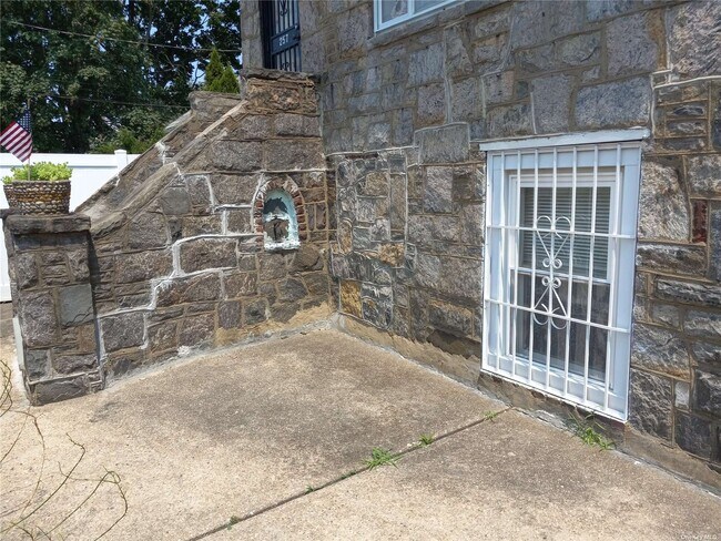 Foto del edificio - 257 Oakley Ave