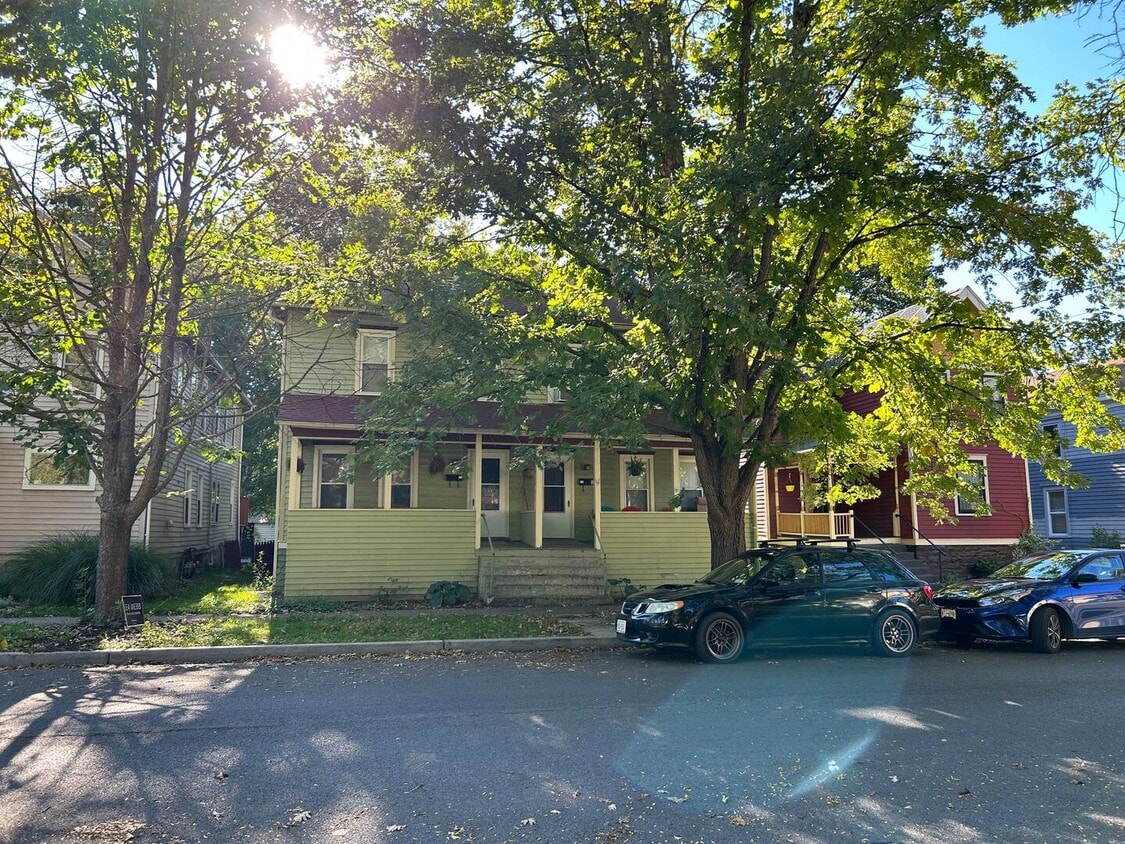 Primary Photo - 116 1st St