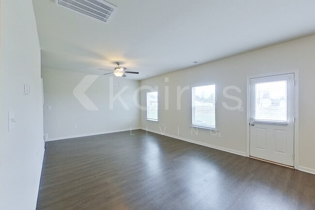 Building Photo - 1138 Freedom Pkwy