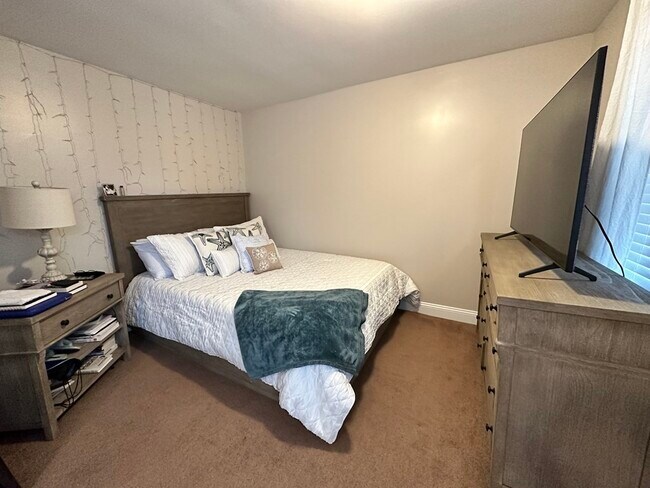 Building Photo - 13 Spring St