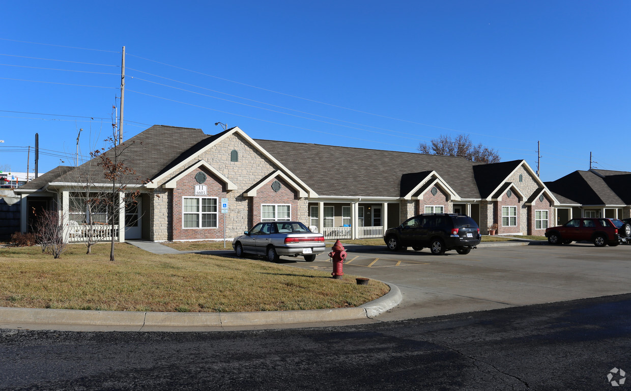 Primary Photo - The Villas at Ridge Pointe