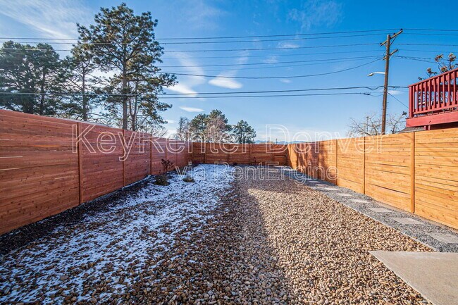 Foto del edificio - 4971 Clayton St