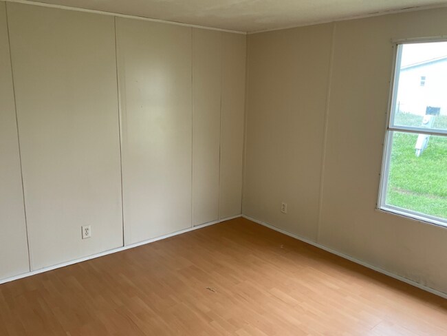 Building Photo - 205 Lorena Meadows Dr