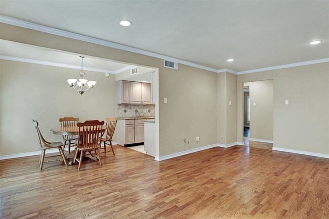 Building Photo - 15922 Club Crest Dr