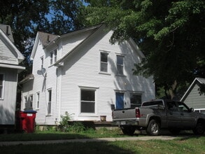 Building Photo - 210 W Charles St