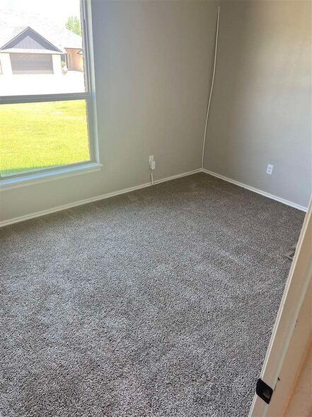 Building Photo - 2209 E Grassland Ln