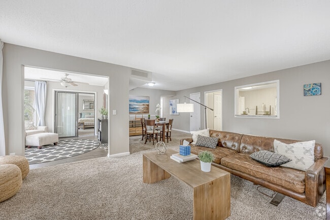 El Peachtree, 2 habitaciones, 2 baños - 1456 pies cuadrados - Sala de estar - Avenues at Holcomb Bridge