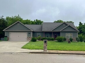 Building Photo - 903 Oxford Dr