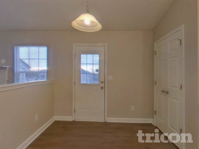 Building Photo - 7031 Red Bud Cir