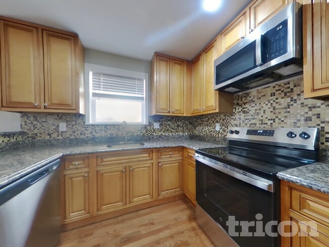 Building Photo - 2933 Sabal Palm Dr