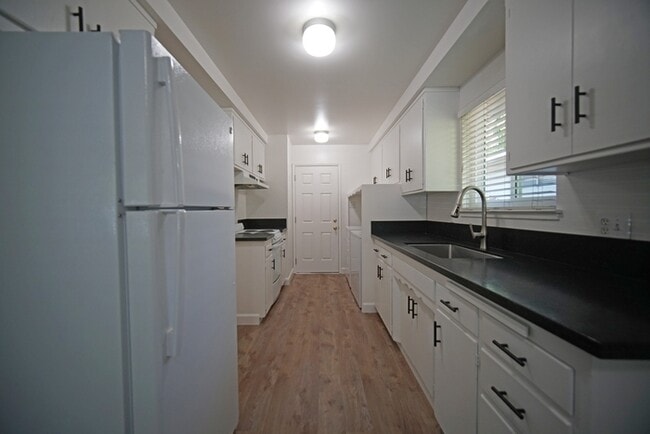 Building Photo - 20 Manley Ct