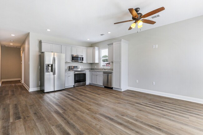 Building Photo - 406 Community St