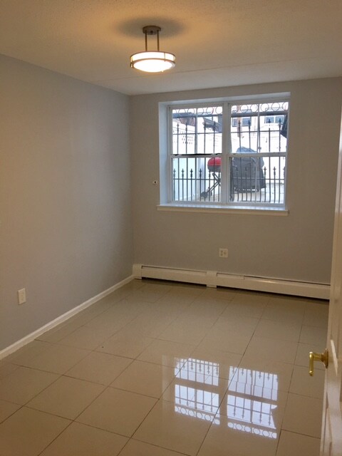 bedroom 2 - 208 Eldert St