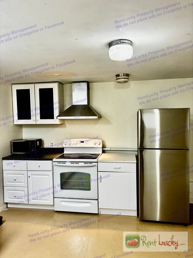 Foto del edificio - Charming Studio + Bonus Room in Maple Leaf with Private Entrance & Outdoor Space