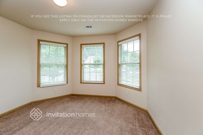 Foto del edificio - 3690 Falling Leaf Ln