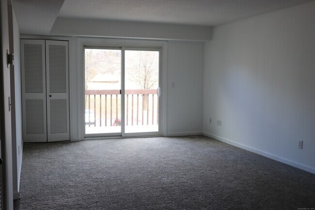 Building Photo - 1406 Twin Circle Dr