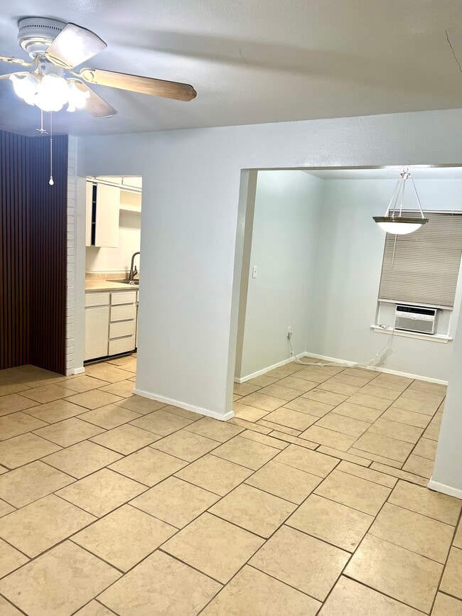 Building Photo - 2112 Tanglewood St