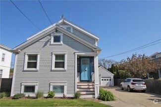 Building Photo - 28 W Narragansett Ave