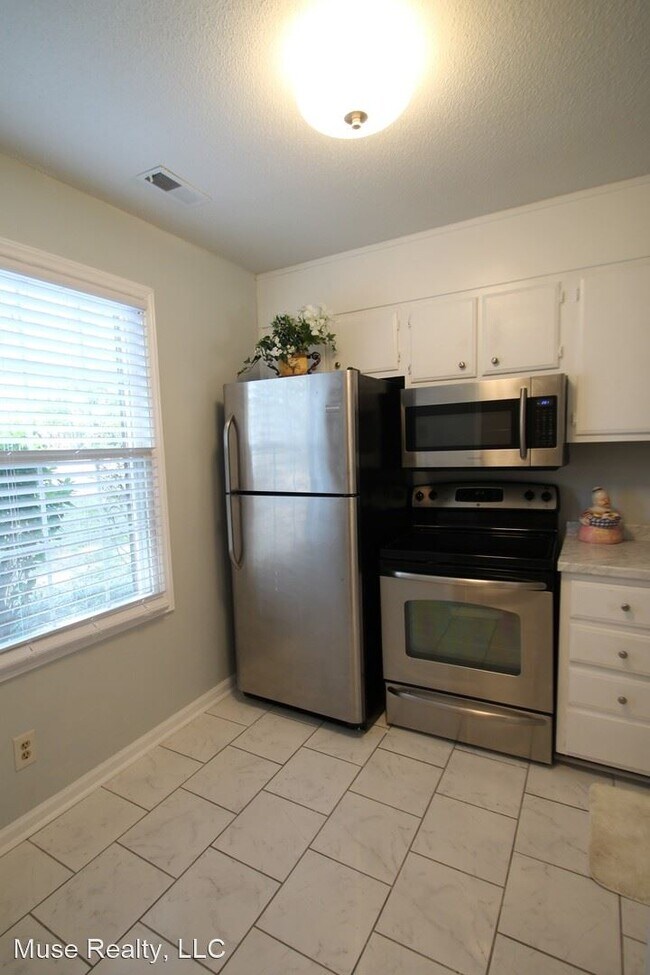 Building Photo - 2 br, 1.5 bath House - 1788 Ebenezer Road #M