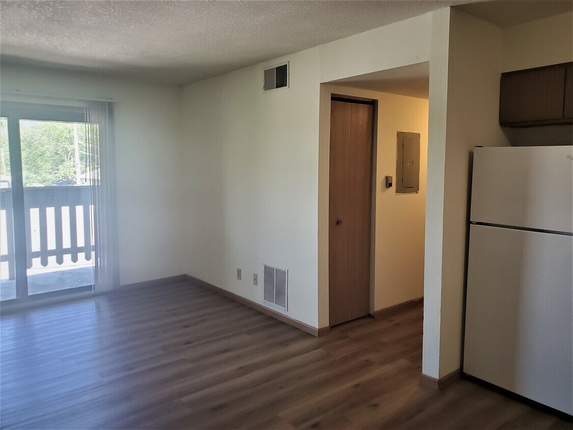 715 Grant Ave, Charleston, IL 61920 Apartments in Charleston, IL