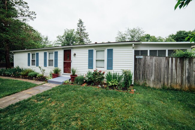 Building Photo - 20801 Shakespeare Dr