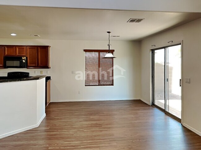 Foto del edificio - 1497 E Magnum Rd