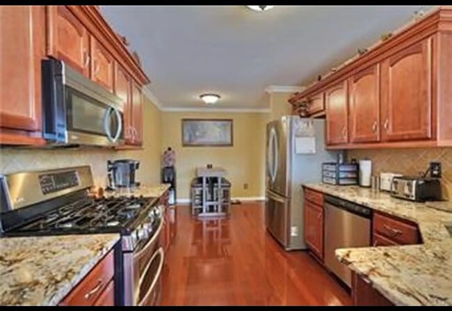 Building Photo - 1020 Vanguard Dr