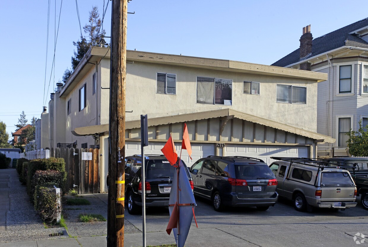 Primary Photo - 2115 Clinton Ave