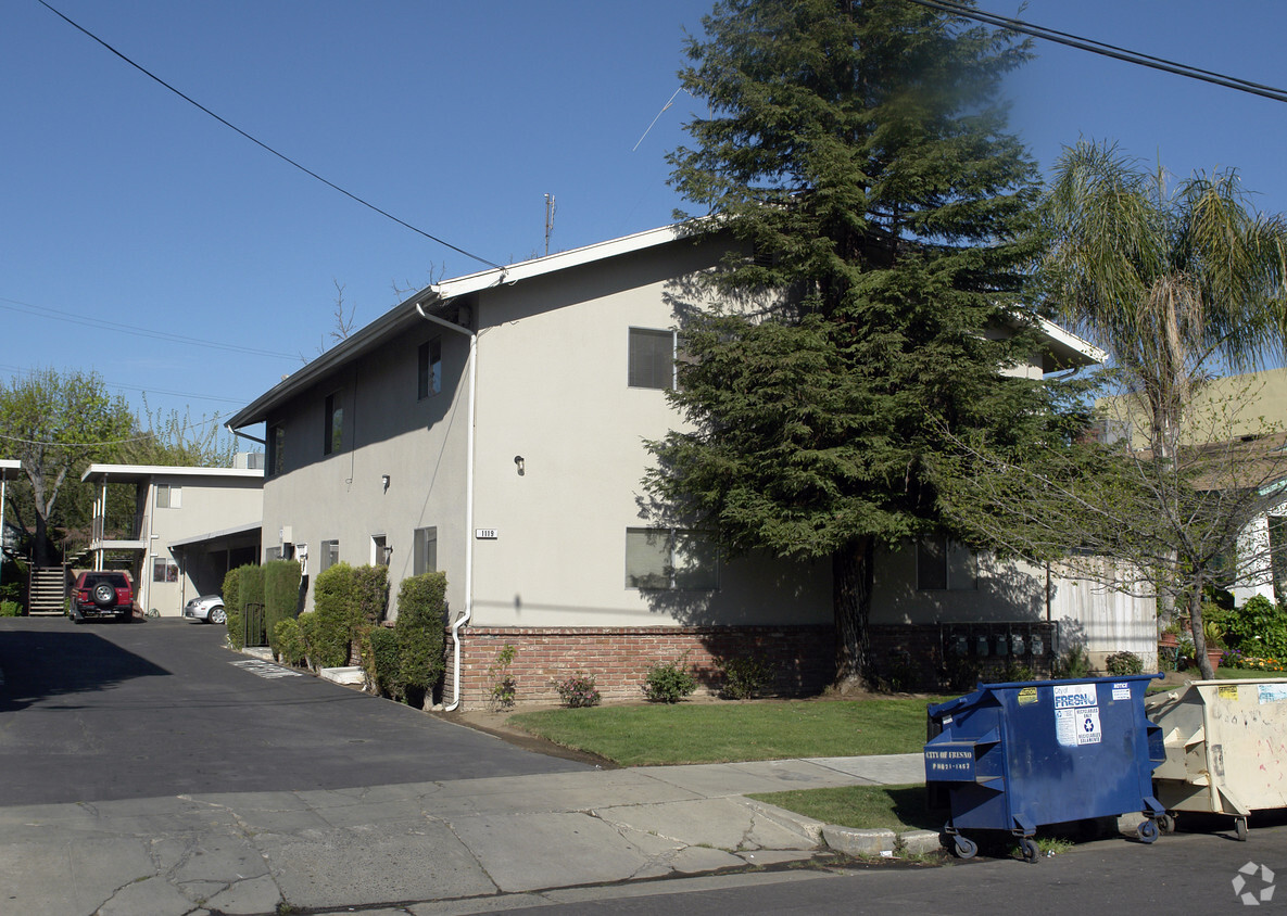 Building Photo - Yosemite Townhomes