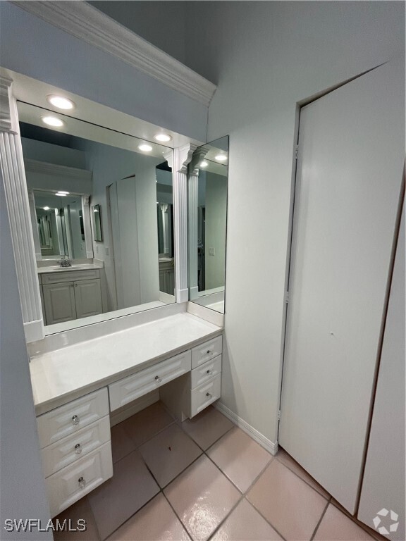 Building Photo - 1118 Jardin Dr