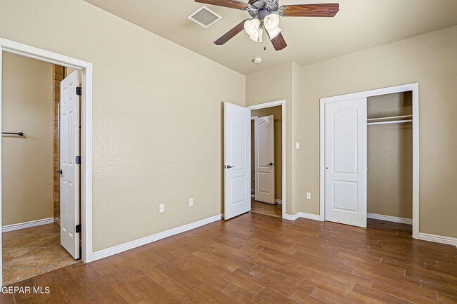 Building Photo - 7399 Black Mesa Dr