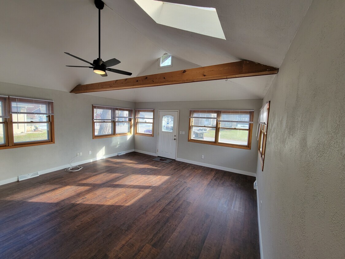Foto principal - 1355 Thistle Dr