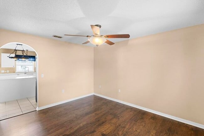 Building Photo - 4657 Willamette Cir