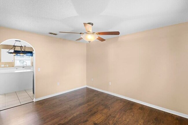 Foto del edificio - 4657 Willamette Cir