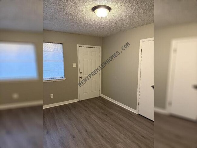 Building Photo - 1005 Wright St