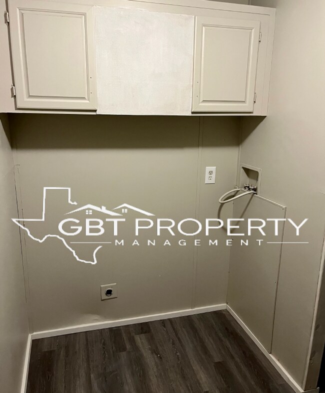 Foto del edificio - Spacious 3 bed 2 bath single wide on an oversized lot