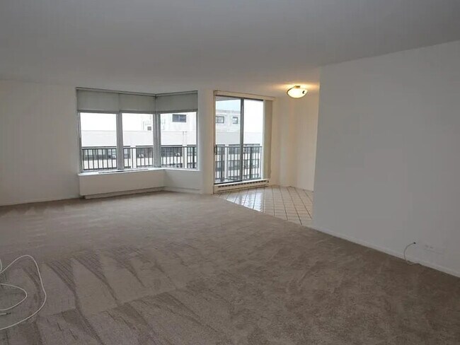 Foto del edificio - 4170 N Marine Dr