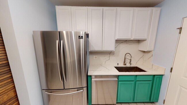 Building Photo - Bright Ravenswood apartment near Andersonv...